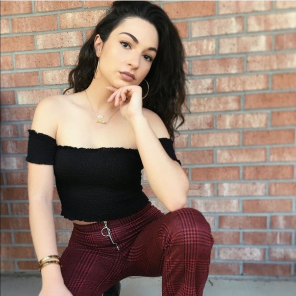 BLACK OFF-THE- SHOULDER SMOCKED TOP - Picture 6 of 8